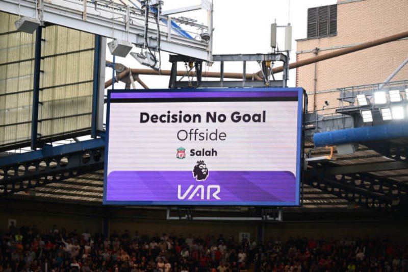 VAR lần lượt khước từ các bàn thắng của Chelsea và Liverpool bởi lỗi việt vị