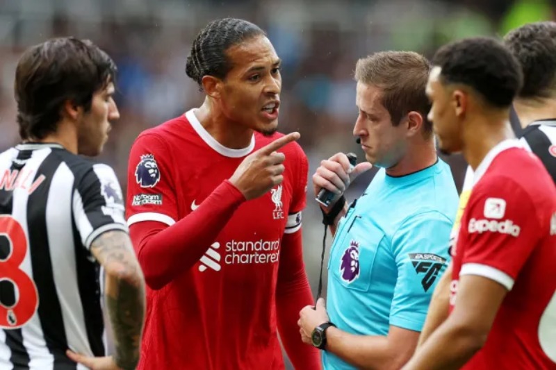 Trạng thái gay gắt của Virgil Van Dijk