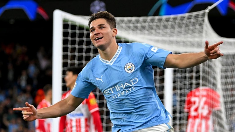 Julian Alvarez đưa trận đấu về vạch xuất phát, rồi giúp Man City vươn lên