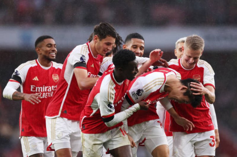 Arsenal nhấn chìm Sheffield Utd