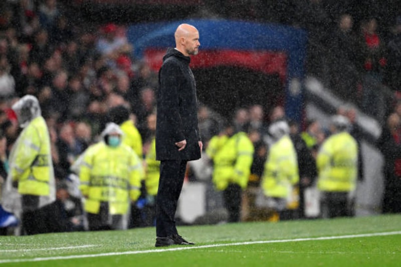 Erik ten Hag đối diện giai đoạn khó khăn trong năm thứ hai dẫn dắt MU