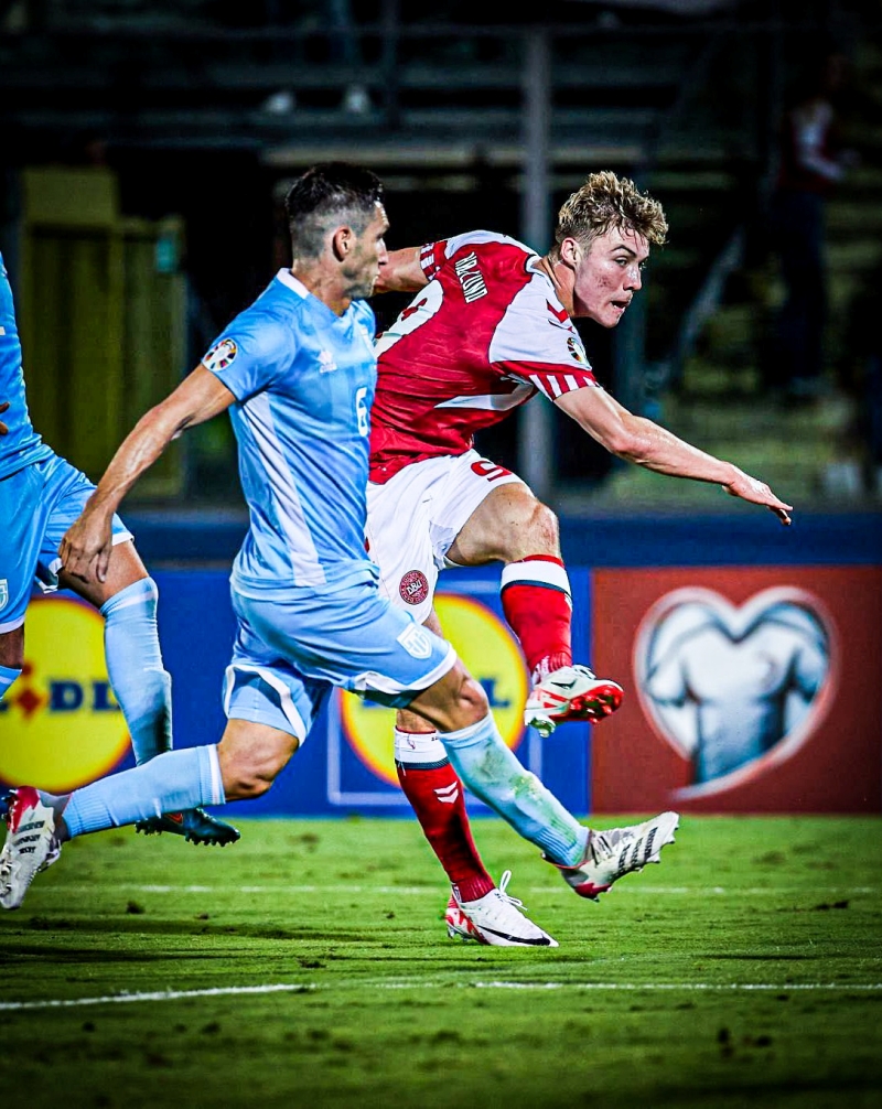 Rasmus Hojlund ghi bàn thắng mở tỷ số cho Đan Mạch