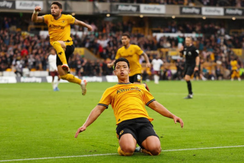 Wolves thắng sốc Man City