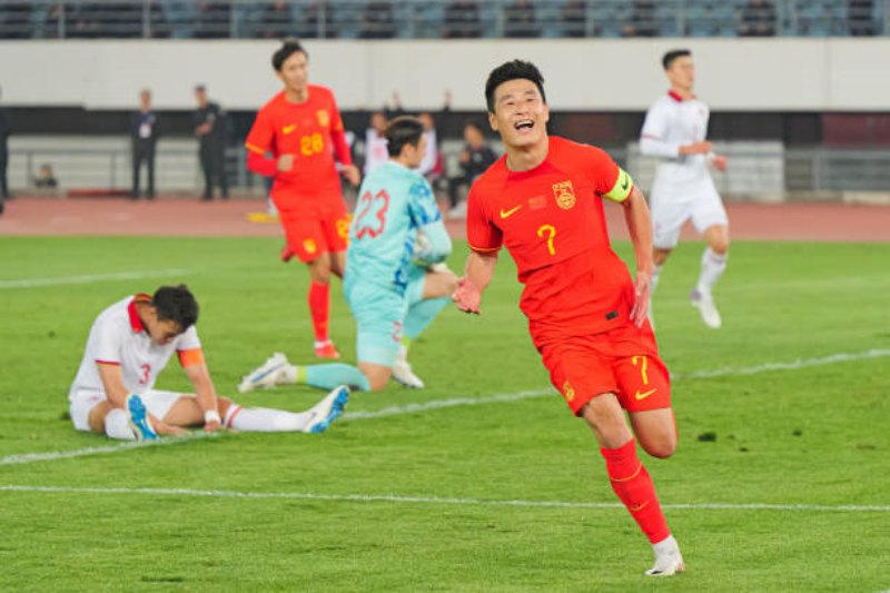 Wu Lei ấn định thắng lợi 2-0