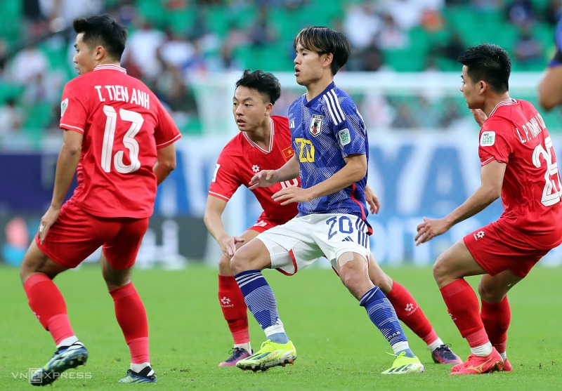 Nhật Bản vs Việt Nam Asian Cup 2023: Kubo giữa vòng vây các tuyển thủ Việt Nam