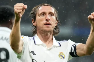Real Madrid muốn Luka Modric tự nói lời chia tay CLB