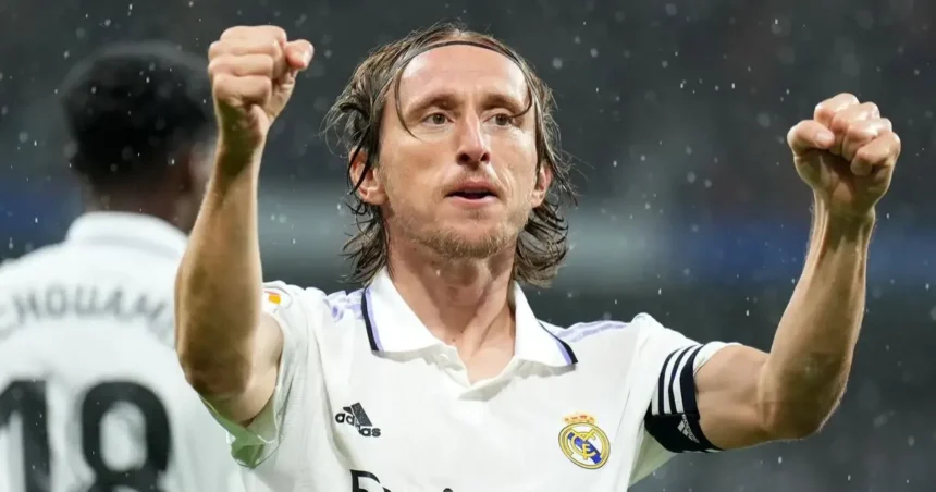 Real Madrid muốn Luka Modric tự nói lời chia tay CLB