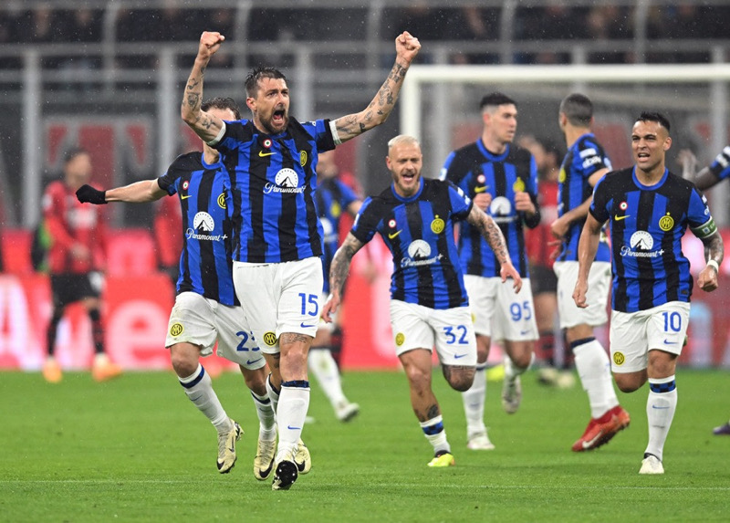 Acerbi mở tỷ số sớm cho Inter Milan