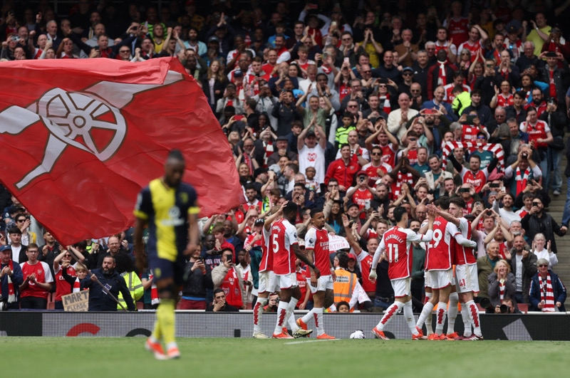 Arsenal ăn mừng sau khi đánh bại Bournemouth
